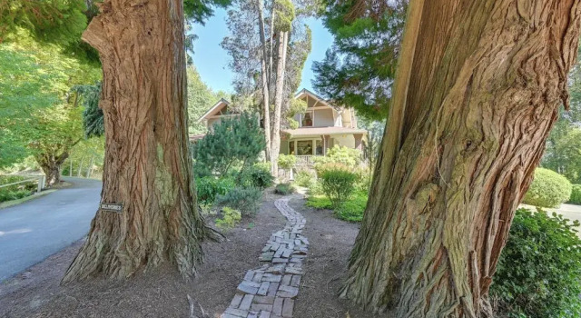 Historic Auburn House on 37 Acres w/ Private Lake!, Book Hotel Auburn Washington (state)