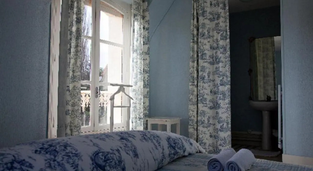 Коттедж с 3 комнатами с красивым видом из окна Chambres d'hôtes du Jardin Francais