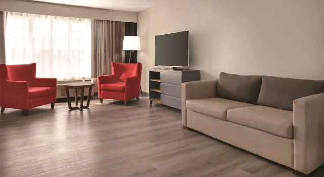 Четырёхместный люкс Country Inn & Suites by Radisson, Cedar Falls, IA