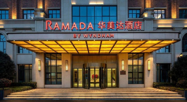 Ramada by Wyndham Zhumadian West Station, Rezervovat Hotel Zhumadian Henan