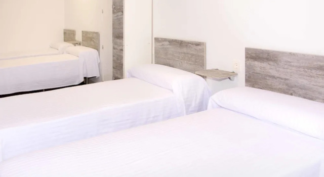 Deluxe Hostels & Suites Merida, Book Hotel Merida Badajoz Province