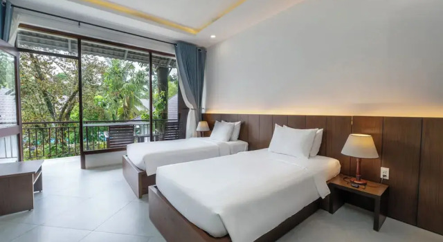 Двухместный номер Deluxe c 1 комнатой с балконом и с видом на бассейн Kingo Retreat Resort