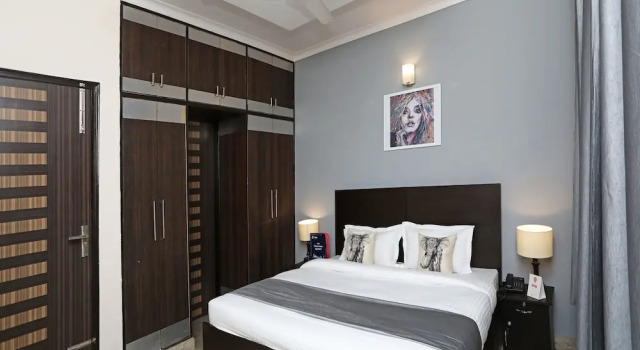 OYO 11761 WhitePod Inn, Забронировать Отель Гургаон 