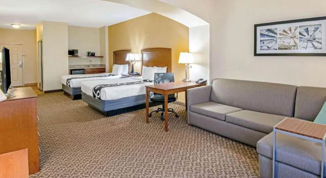 Четырёхместный люкс Deluxe La Quinta by Wyndham Lawton / Fort Sill