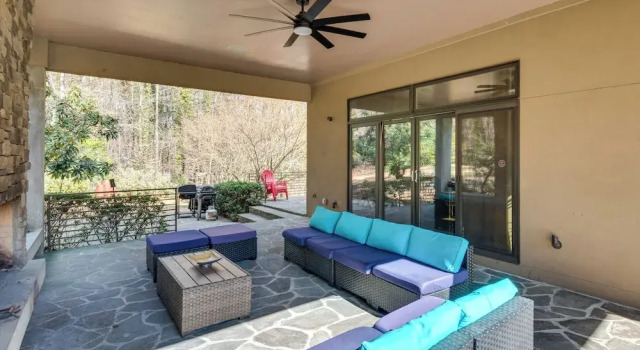 7 Mi to Dtwn Atl: Sleek & Modern Home!, Boek Vakantiehuis Hotels in Georgia met parkeren, Parkeren