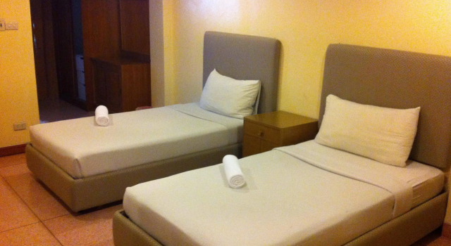 Sri Ayutthaya Thanee Hotel, Rezervovat Hotel Hotely v Central Thailand s parkováním, Parkování