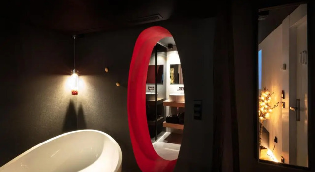 Люкс The Black Boutique -- Turistea Suites