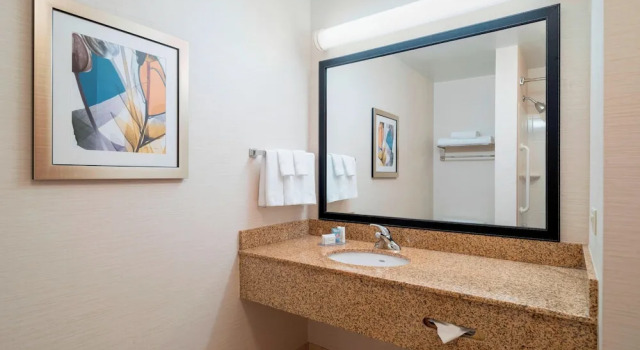 Люкс Fairfield Inn & Suites by Marriott State College