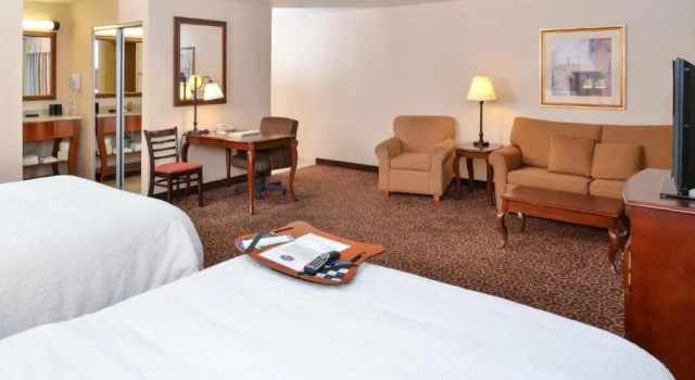 Четырёхместный номер Standard Hampton Inn & Suites Kingman
