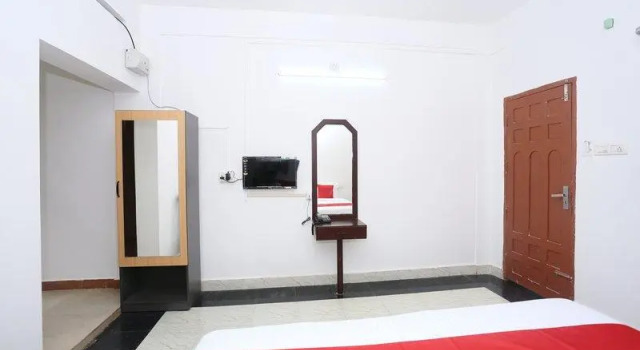 OYO Flagship 45302 Kaveri Tourist Home Guruvayur