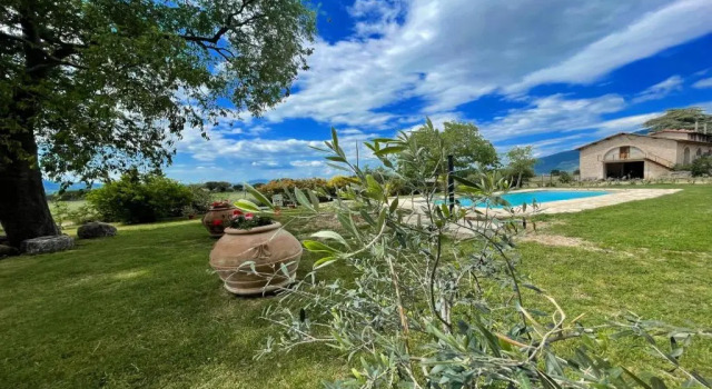 Коттедж Exclusive Pool-open All Year-spoleto Biofarm-slps 8-village shops, bar1 km 2