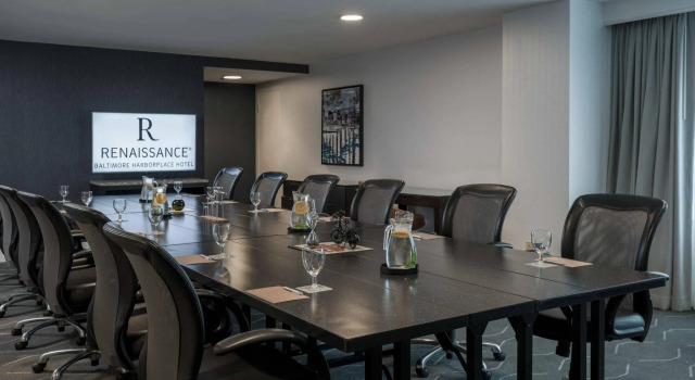 Двухместный клубный номер Standard Renaissance Baltimore Harborplace Hotel