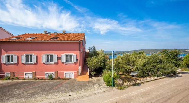 Nice Home in Punat With Wifi and 2 Bedrooms, Prenota Hotel Hotel a Isole Quarnerine con parcheggio, Parcheggio