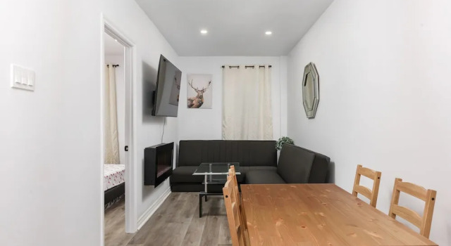 Апартаменты Economy 3 Bedroom Loft in Downtown Free parking