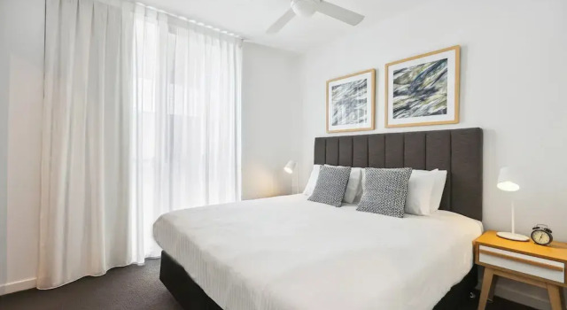 Chic 2-bed With Rooftop Pool Overlooking the City, Забронировать Апартаменты/квартира Брисбен-Юг Брисбен, рядом с Паромный терминал South Bank