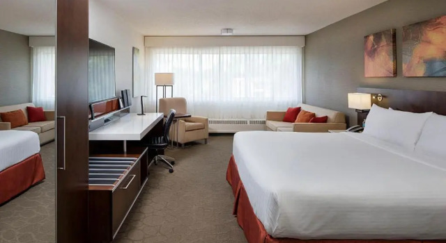 Standard Zimmer Delta Hotels by Marriott Calgary South