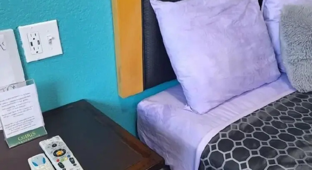 Трёхместный номер Standard Coachmans Inn & Suites