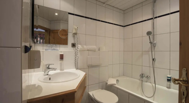 Трёхместный номер Comfort AKZENT Hotel Krone