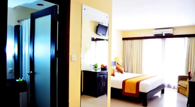 Номер Superior Nirmala Hotel & Convention Centre