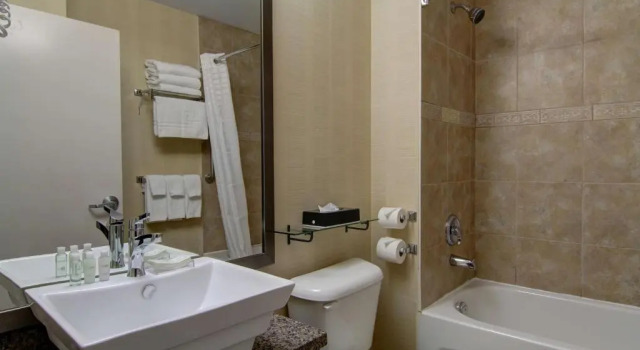 Двухместный люкс с 2 комнатами Best Western Plus Bowmanville