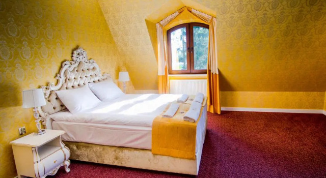 Номер Deluxe ROYAL PALACE Centrum Bankietowe