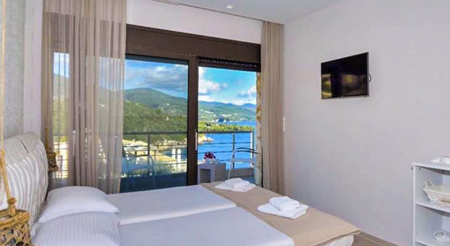 Люкс Luxury с балконом Christies Luxury Suites by Dandy Hospitality
