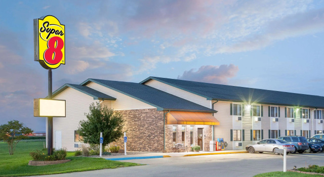 Super 8 Mount Pleasant - Iowa, จอง โรงแรม Mount Pleasant Iowa