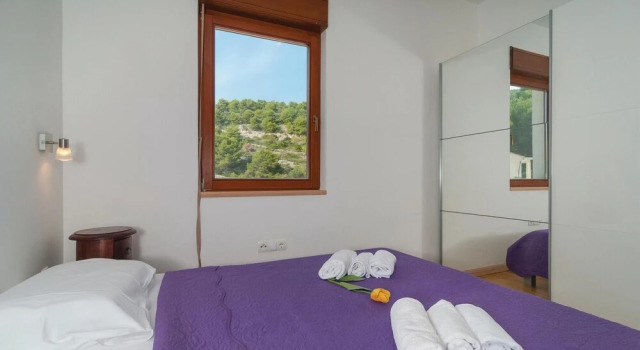 Nice Home in Stomorska with Hot Tub, Sauna & 9 Bedrooms, Prenota Hotel Hotel a Croatian Islands con piscina, Piscina