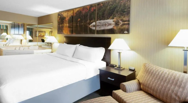 Двухместный номер Deluxe Days Inn by Wyndham Plattsburgh