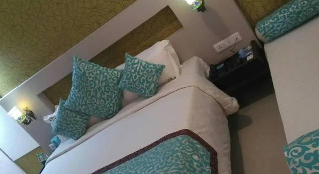 Ags Holiday Resorts, Varaa Hotelli Hotellit Tamil Nadu uima-altaalla, Uima-allas