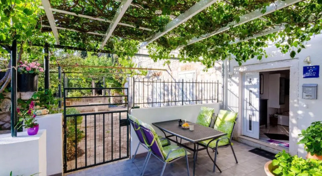 Коттедж с 2 комнатами с видом на море Holiday Home Avantgarde