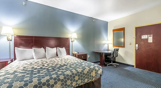 Люкс Econo Lodge Inn & Suites Pritchard Road North Little Rock