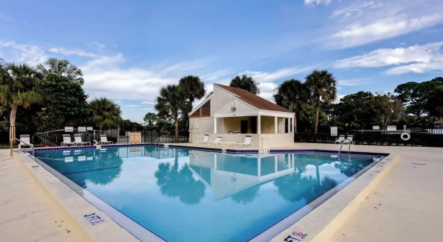 5 Mi to Beach: Jupiter Townhome w/ Pool Access, Rezerwuj Apartament Jupiter Palm Beach County