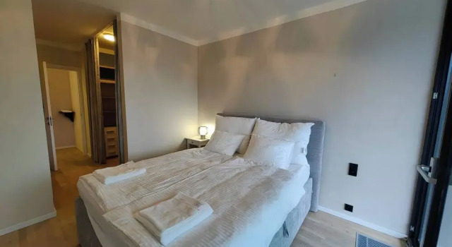 Free Parking Modern Smichov Apt Large Balcony, 10 Minutes Metro to Central