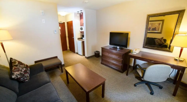 Двухместный люкс c 1 комнатой Holiday Inn Hotel & Suites-West Edmonton by IHG