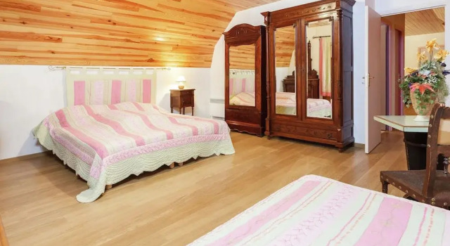 Коттедж Comfort с 2 комнатами Holiday Home in Auvergne with Roofed Garden and Terrace