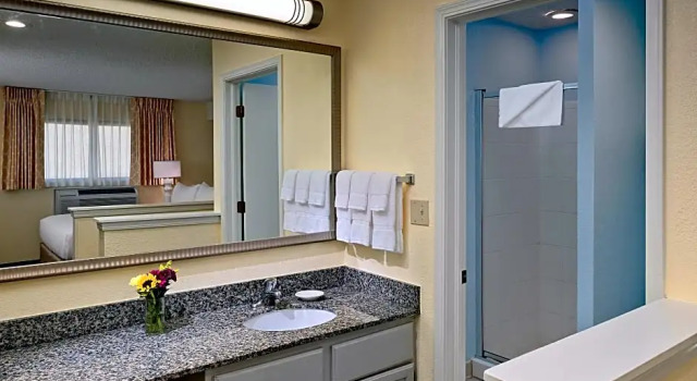 Четырёхместный люкс с 2 комнатами Sonesta ES Suites Tucson