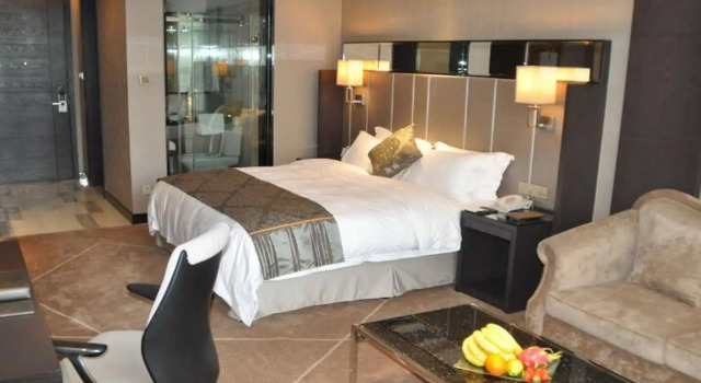 Days Hotel Hualing Wuhan, Varaa Hotelli Jiang'an 