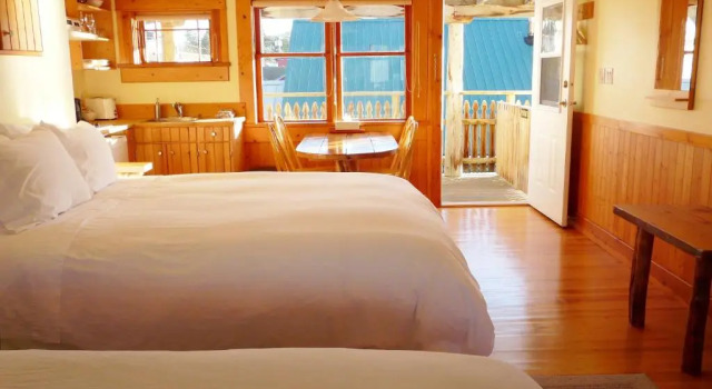 Четырёхместный номер Standard Seine Boat Inn