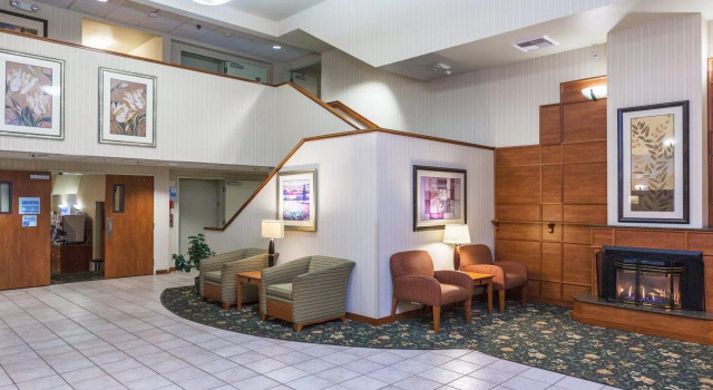 Holiday Inn Express Hotels & Suites Burlington by IHG, Забронировать Отель Отели Берлингтон 3 звезды, рядом с Детский музей округа Скеджит, 3*