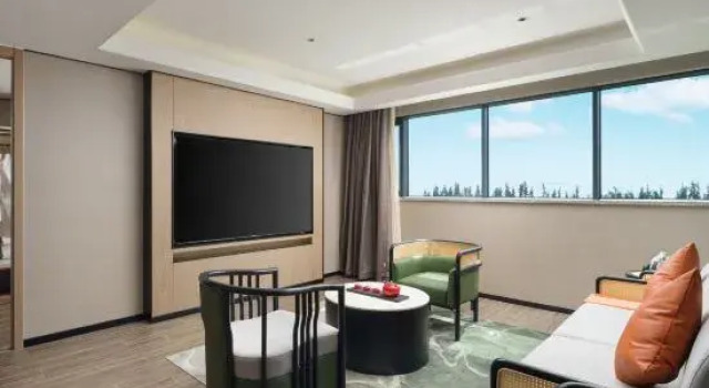 Люкс с 2 комнатами с видом на море Blue Sea Hotel At Tianya Sanya