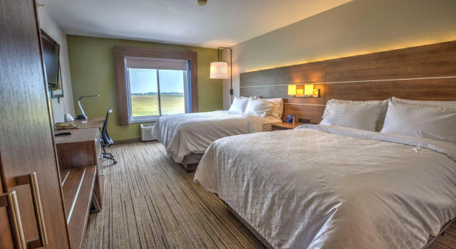 Четырёхместный номер Standard Holiday Inn Express Rochelle by IHG