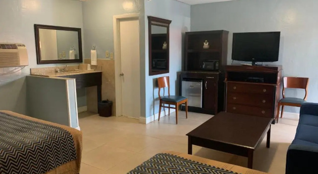 Deluxe Inn, Rezerwuj Hotel Hotele w Broward County z parkingiem, Parking