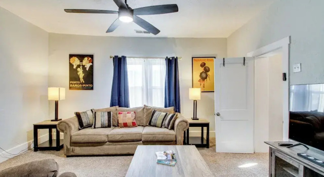 1 Mi to Old Town Albuquerque! Dog-friendly Home, Book Feriehus Sommerhuse i Albuquerque, Hytte