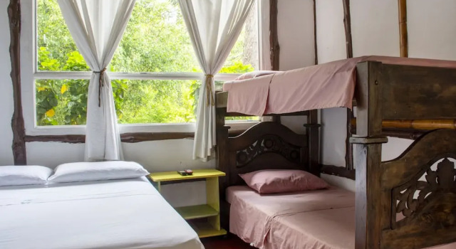 Standard famille chambre avec balcon ikara Hotel