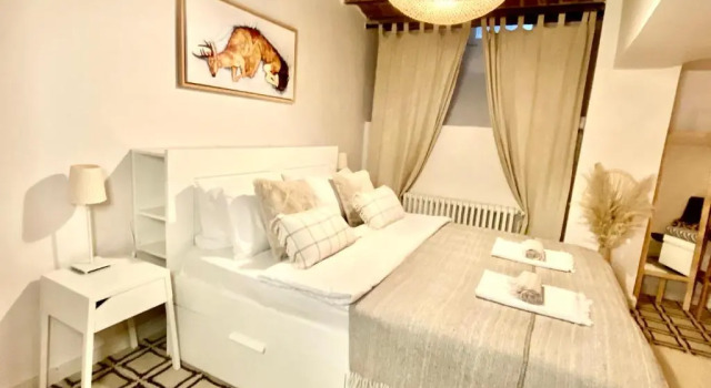 100 m to Istiklal with priv Garden - 2 Bathroom - 2 Bedroom, Boek Hotel Hotels in Beyoglu met parkeren, Parkeren