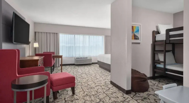 Люкс с 2 комнатами Holiday Inn Stevens Point - Convention Center by IHG