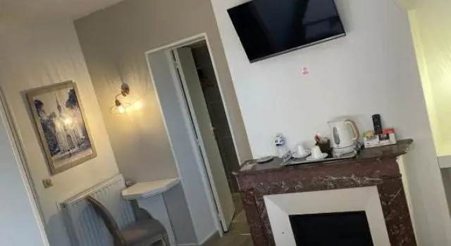 Двухместный номер Standard с видом на сад Logis Hôtel- Restaurant Le Relais Guillaume de Normandy-PARKING GRATUIT--VUE BAIE TERRASSE-CALME-BORNES ELECTRIQUE-LOCAL VELOS SÉCURISÉ