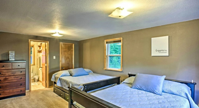 Коттедж Boat Dock, Game Room: Lakefront Sunrise Beach Home