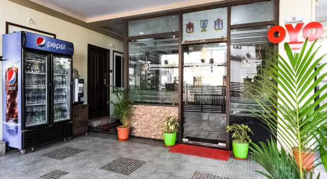 OYO 28131 Bhimas Residency, Rezerwuj Hotel Hotele w Andhra Pradesh z parkingiem, Parking